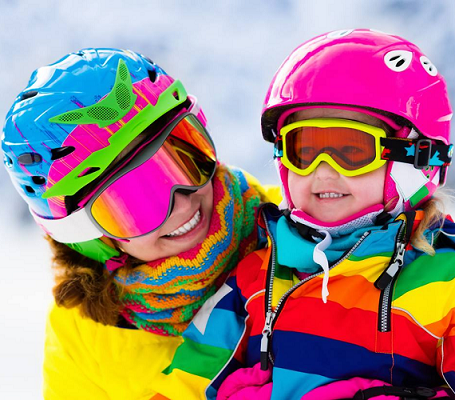 Mother and daughter learned skiing