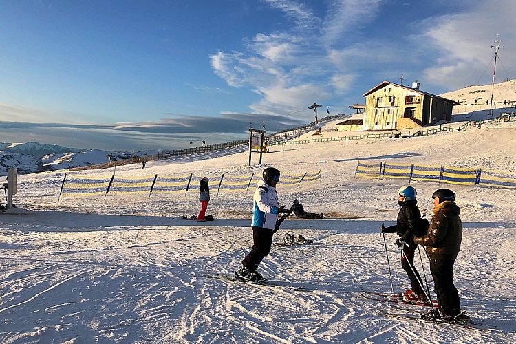 Group ski lessons at Sinaia Cota 2000